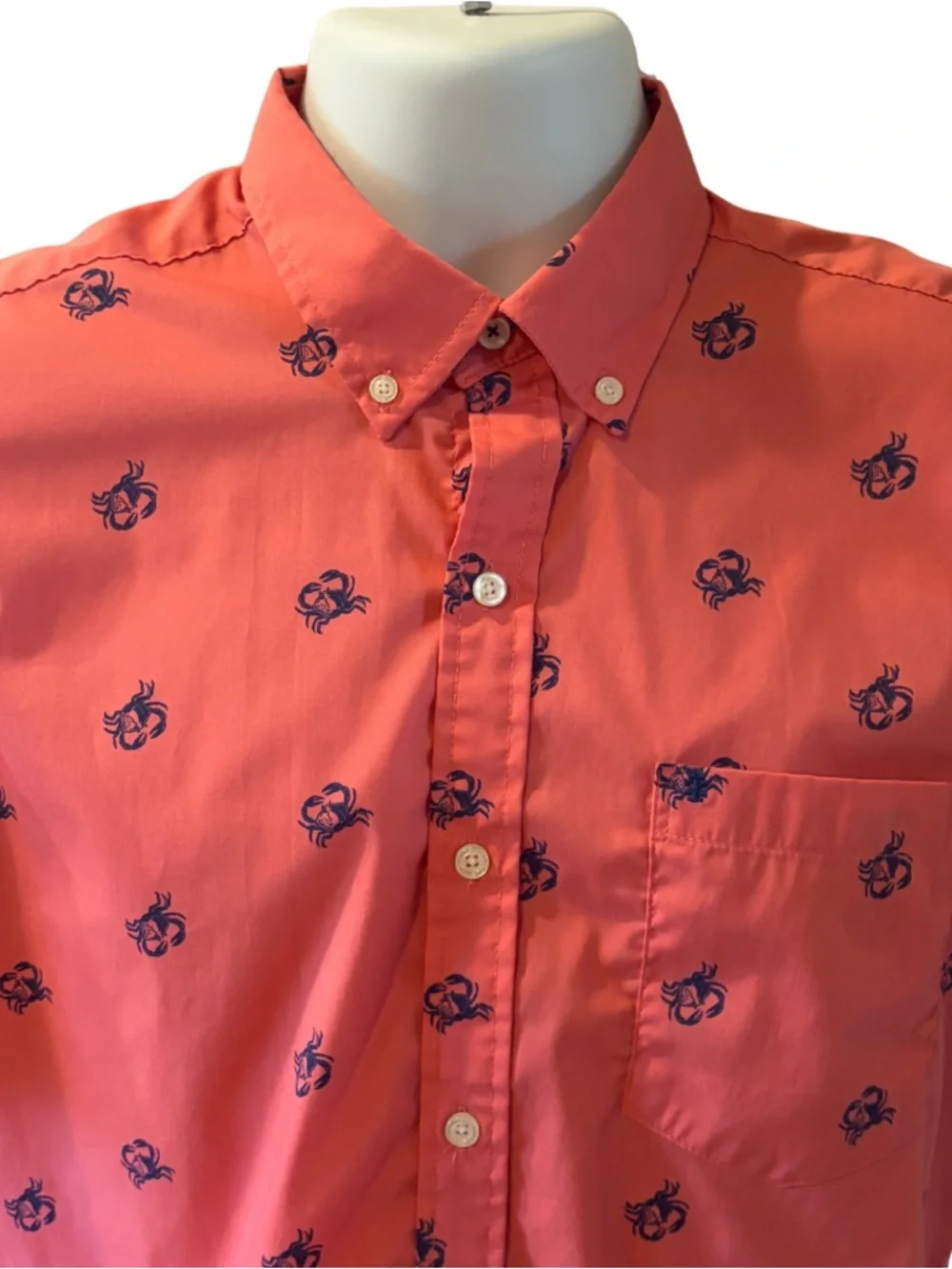 IZOD Men’s Crab Motif Button Down Shirt – Size M - Picture 3 of 9